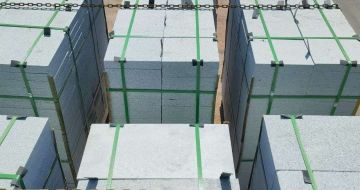 厦门 芝麻白花岗岩5公分地铺石 花岗岩厂家工厂装车日常