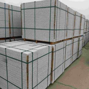 厦门 白麻花岗岩石材荔枝面地铺石（300*600*50）