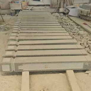 厦门 芝麻白异形加工雕刻-栏杆大柱，方柱