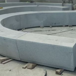 厦门 芝麻白花岗岩光面弧形坐凳