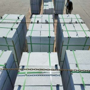 厦门 芝麻白花岗岩5公分地铺石 花岗岩厂家工厂装车日常