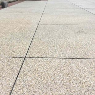 厦门 黄金麻花岗岩石板材荔枝面地面铺装效果