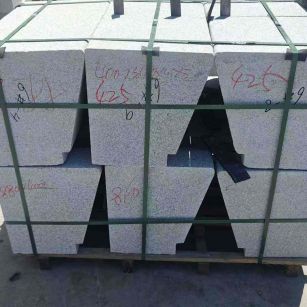 厦门 芝麻白异形坐凳，石凳