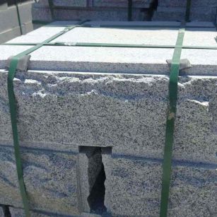 厦门 芝麻白花岗岩自然面成品