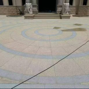 厦门 黄金麻芝麻灰花岗岩石材地铺拼接效果