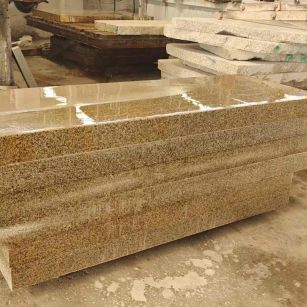 厦门 黄金麻栏杆料半成品加工中