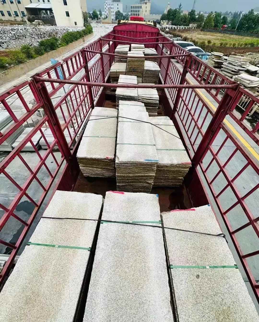 厦门 黄金麻花岗岩荔枝面，光面毛板装车完成