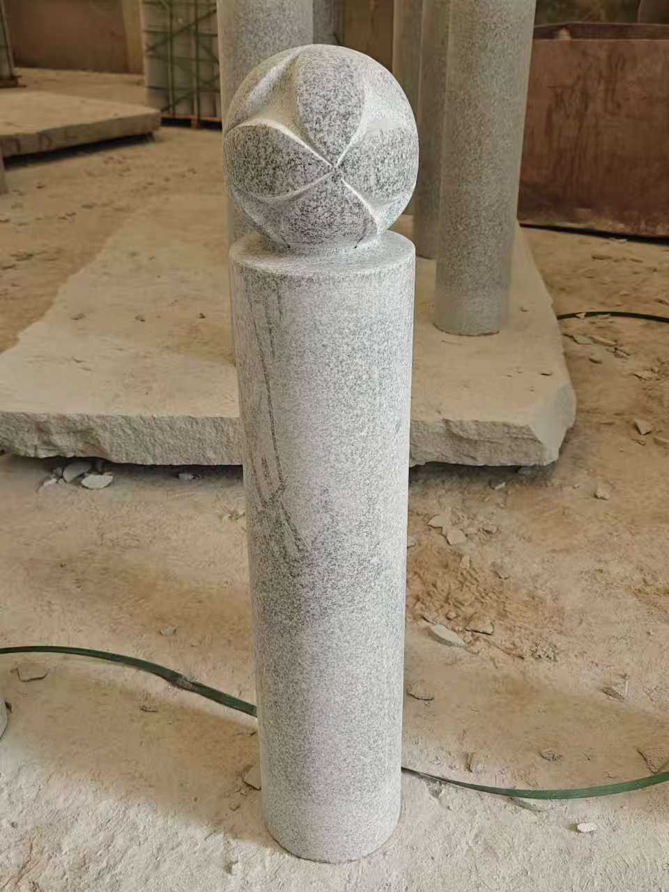 厦门 芝麻白花岗岩石材挡车石柱、停车柱、圆柱挡车柱、方柱挡车柱等