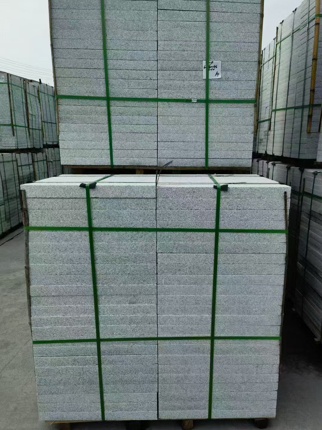 厦门 芝麻白火烧，园林广场市政工程地铺石，1.8~5.0厚均有现货