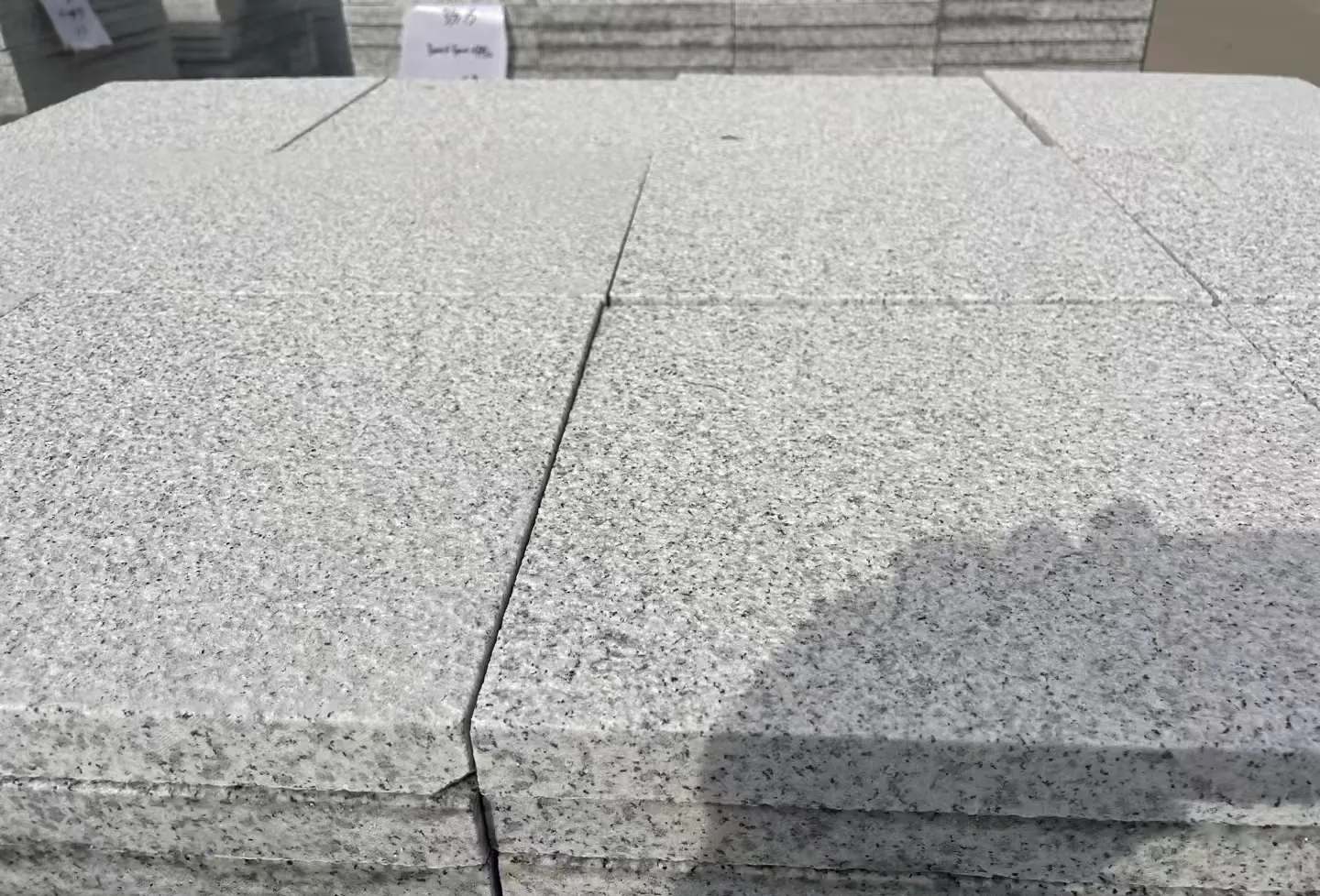 厦门 白麻花岗岩石材推荐 荔枝面地铺石