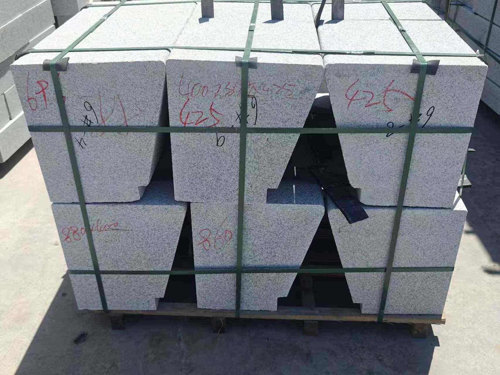 厦门 芝麻白异形坐凳，石凳