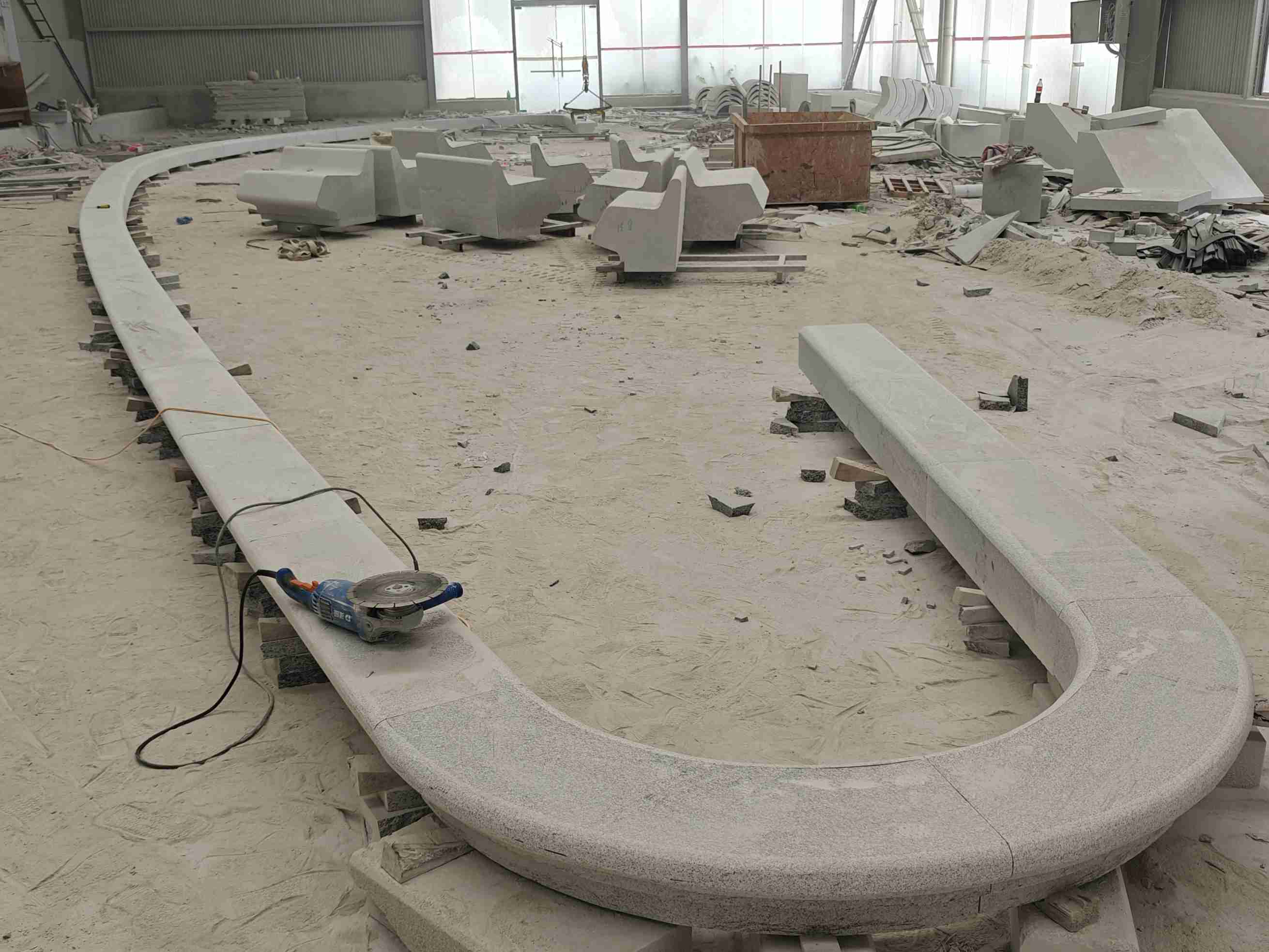 厦门 芝麻白花岗岩弧形花坛石，坐凳石