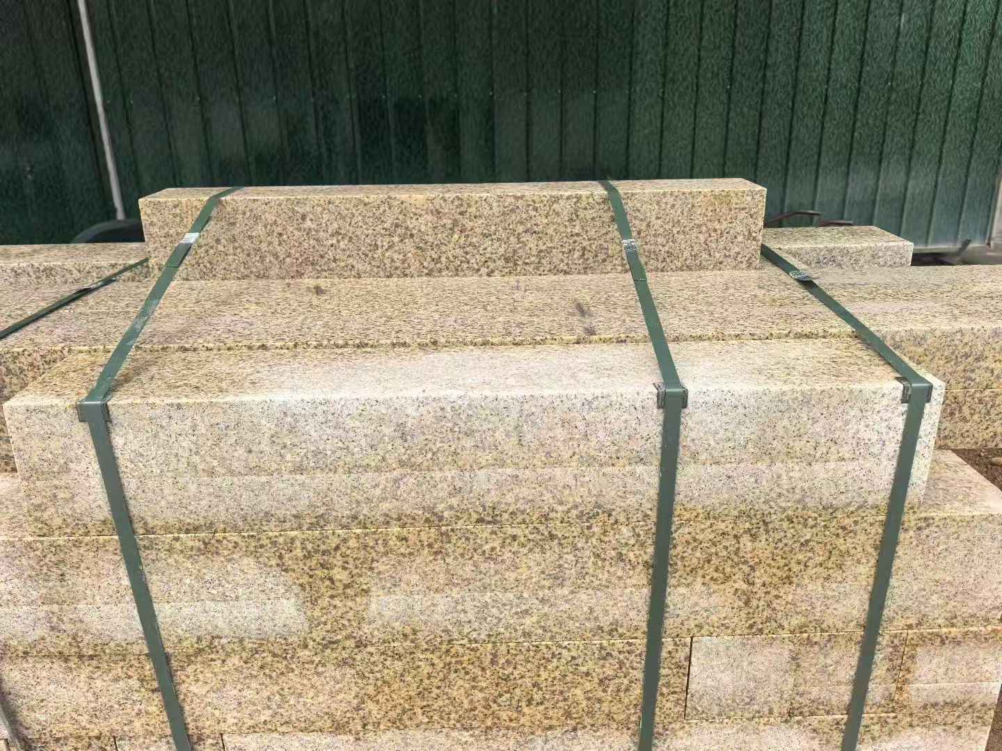 厦门 黄金麻花岗岩石材机切面栏杆料半成品