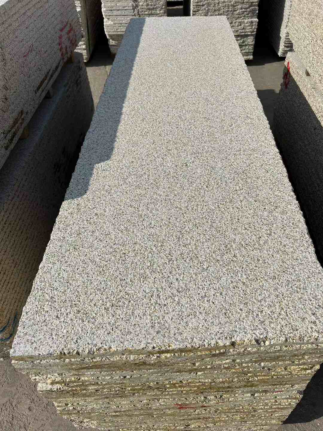 厦门 黄金麻花岗岩荔枝面毛板，半成品