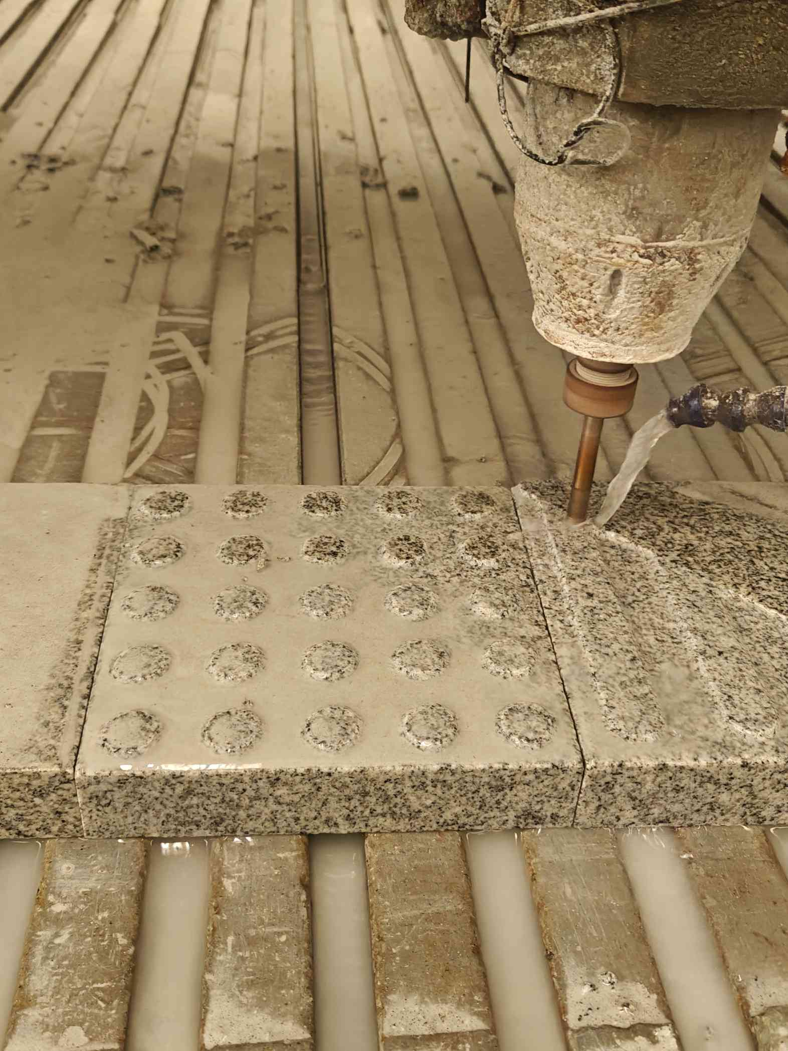 厦门 芝麻白花岗岩石材盲人石、盲道石、盲点石