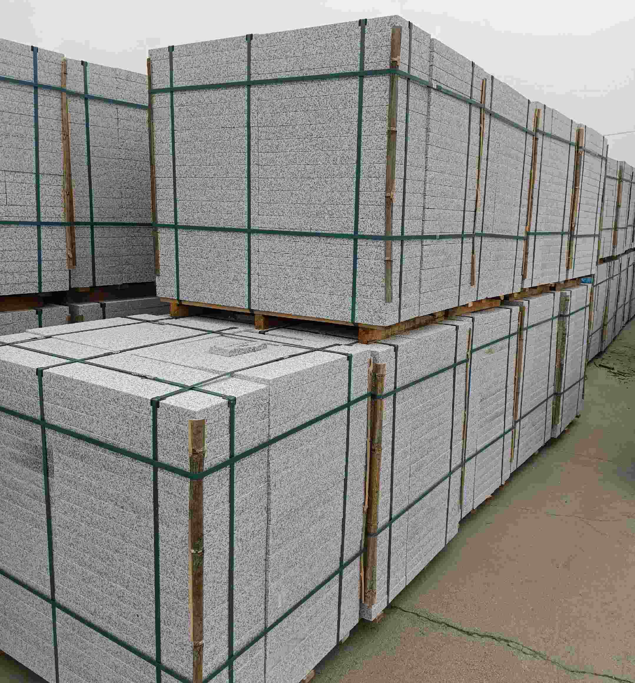 厦门 白麻花岗岩石材荔枝面地铺石（300*600*50）