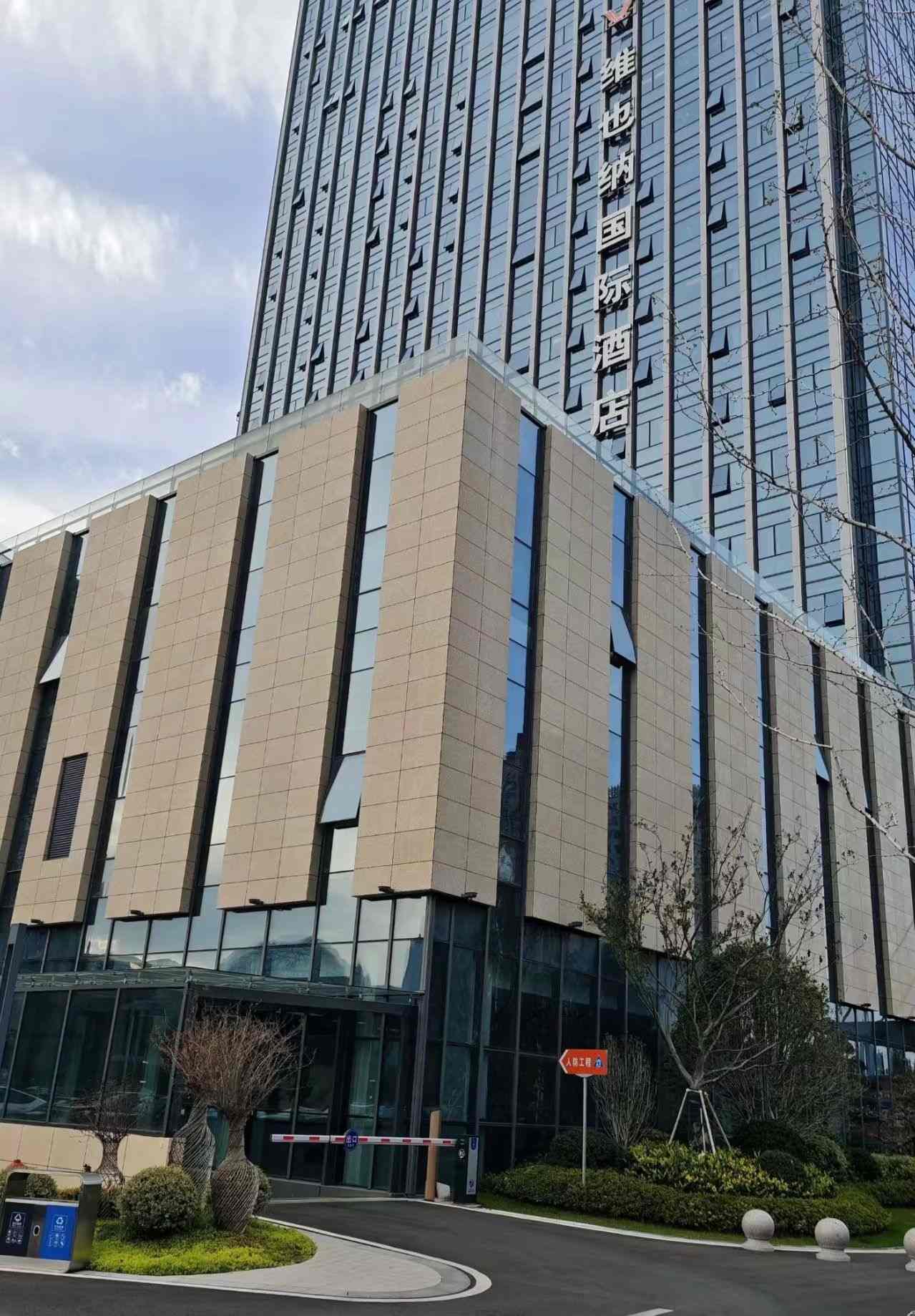 厦门 黄金麻花岗岩外墙干挂