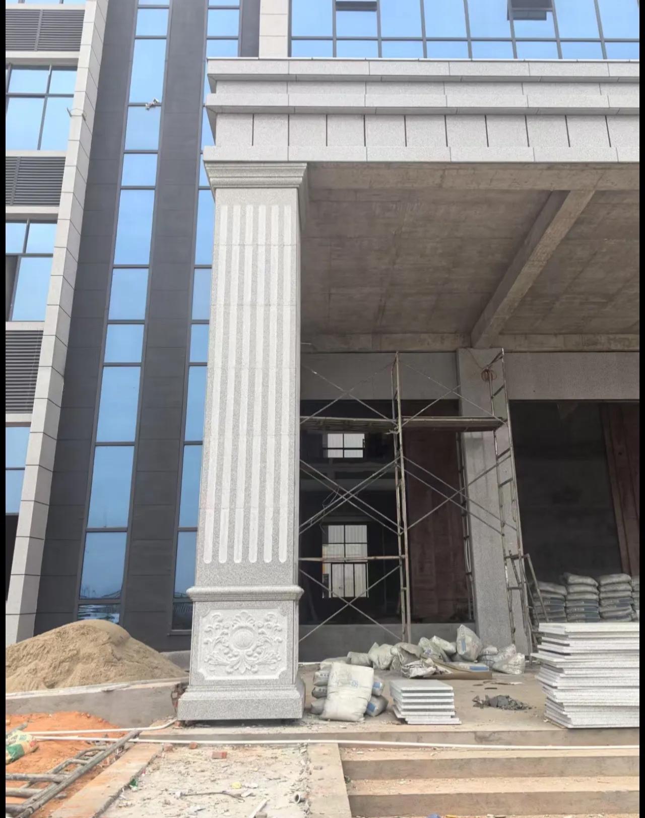 厦门 芝麻白光面花岗岩门楼大柱（罗马柱）配雕花底座