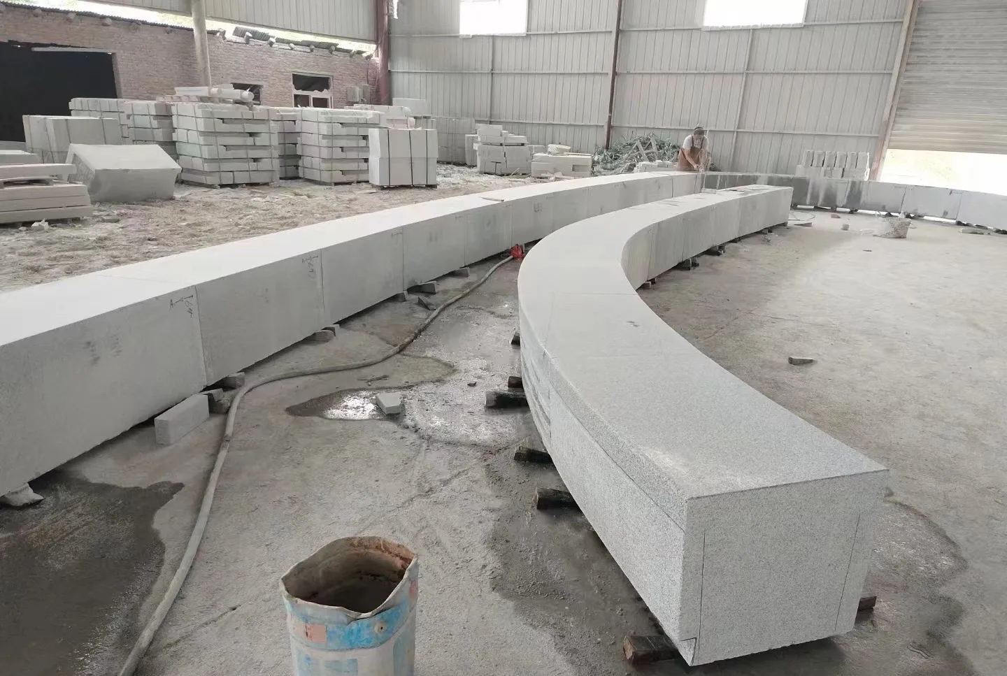 厦门芝麻白花岗岩石板材 园林光面弧形坐凳