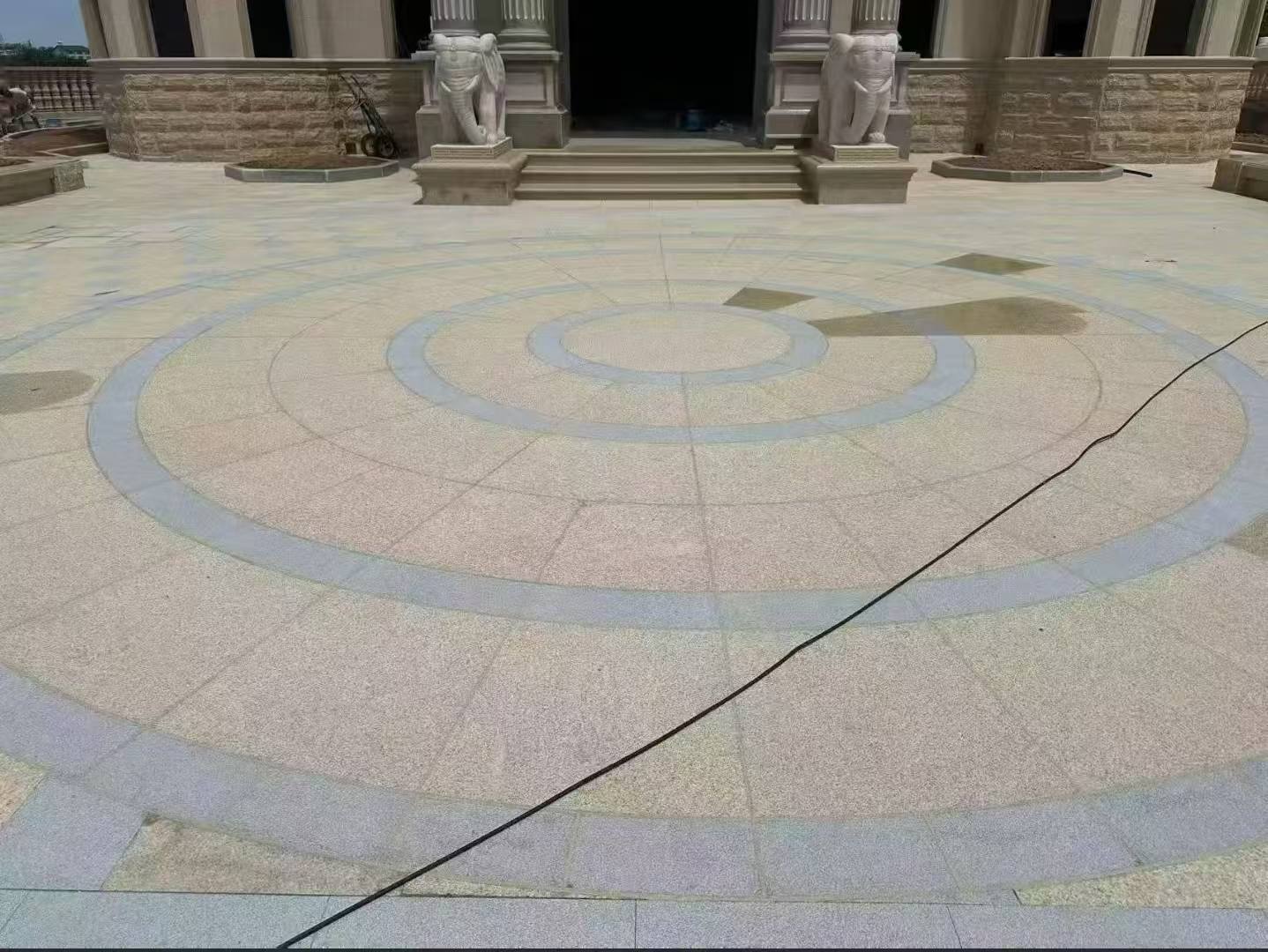 厦门 黄金麻芝麻灰花岗岩石材地铺拼接效果