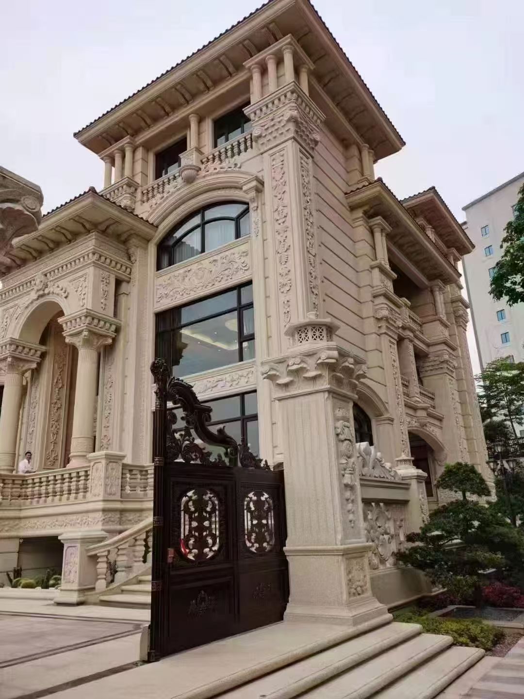 厦门 黄金麻花岗岩别墅外墙干挂效果展示