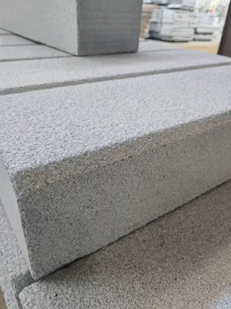 厦门 芝麻灰荔枝面路沿石