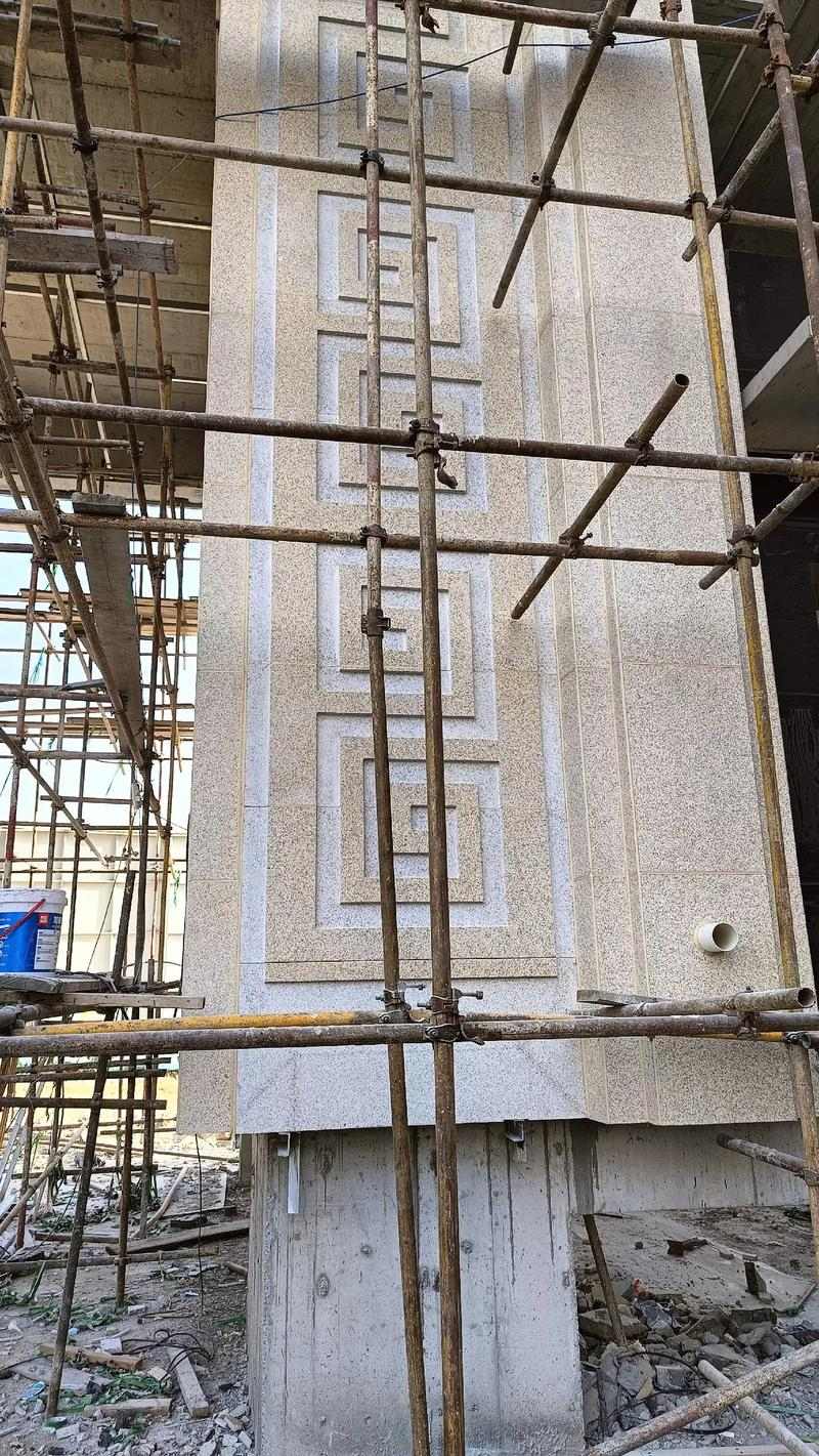 厦门 黄金麻花岗岩别墅外墙干挂回纹造型效果