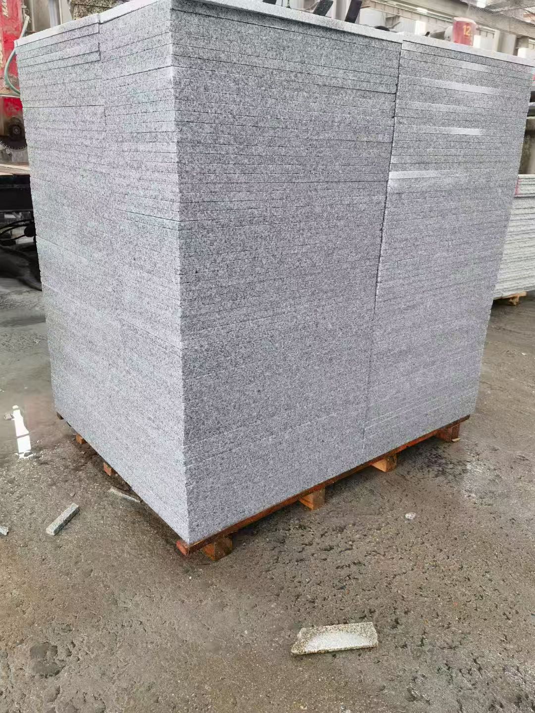 厦门 芝麻白火烧面1.8厚300*600地铺石，尺寸标准，厚薄均匀