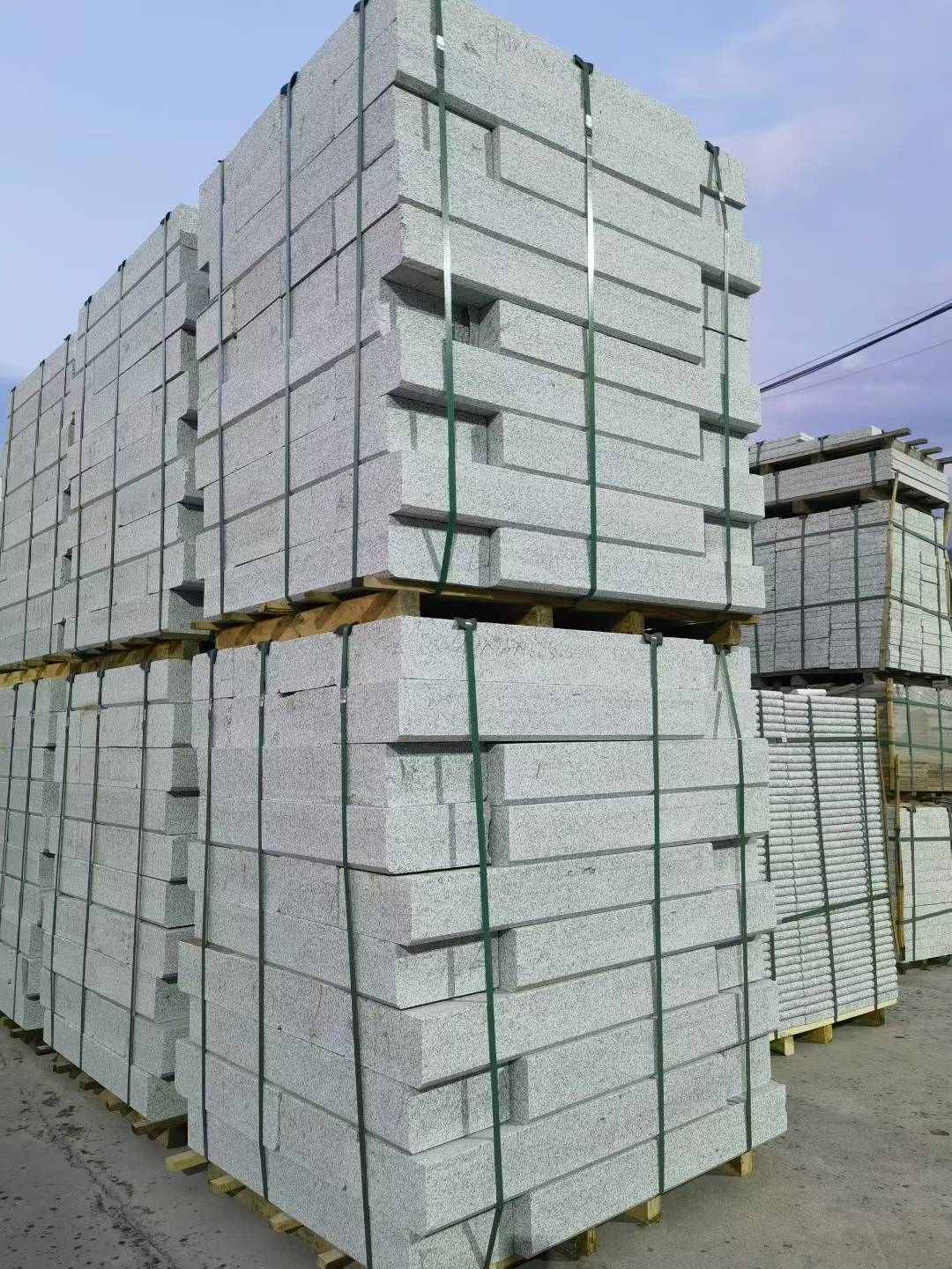 厦门 芝麻白花岗岩路沿石，路缘石，路肩石，道牙，立缘石，马路牙子，街沿石，侧石等