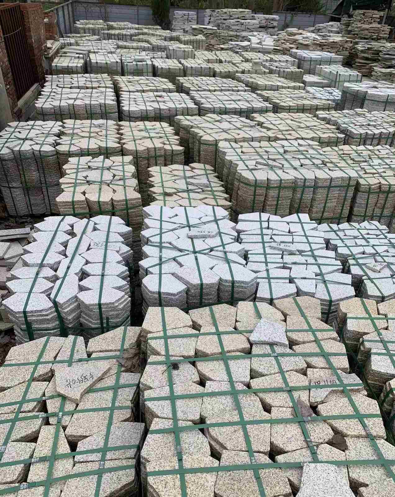 厦门 黄金麻白麻花岗岩荔枝面地铺石(冰裂纹)