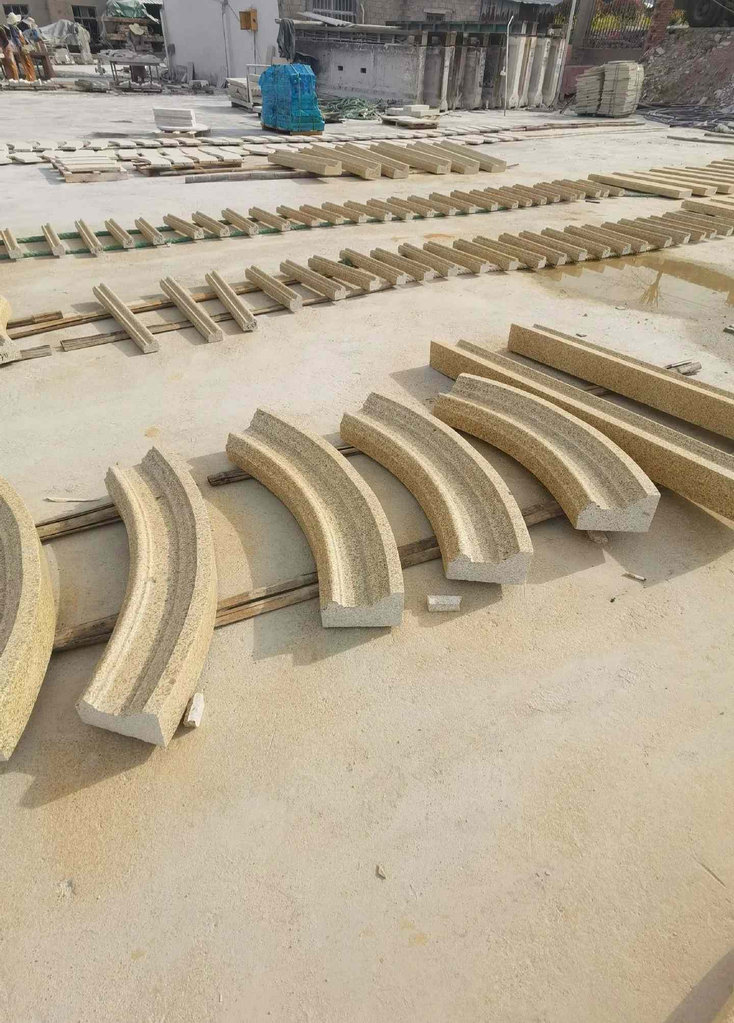 厦门 黄金麻花岗岩别墅线条