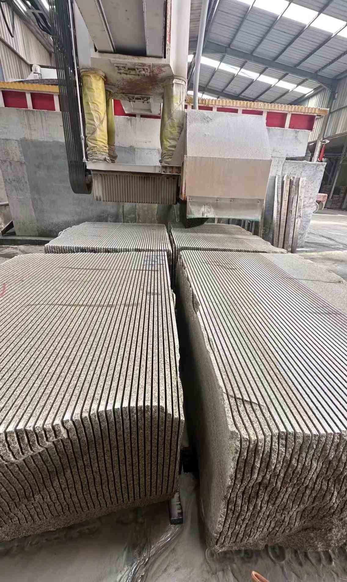 厦门 车间生产日常，黄金麻白麻花岗岩