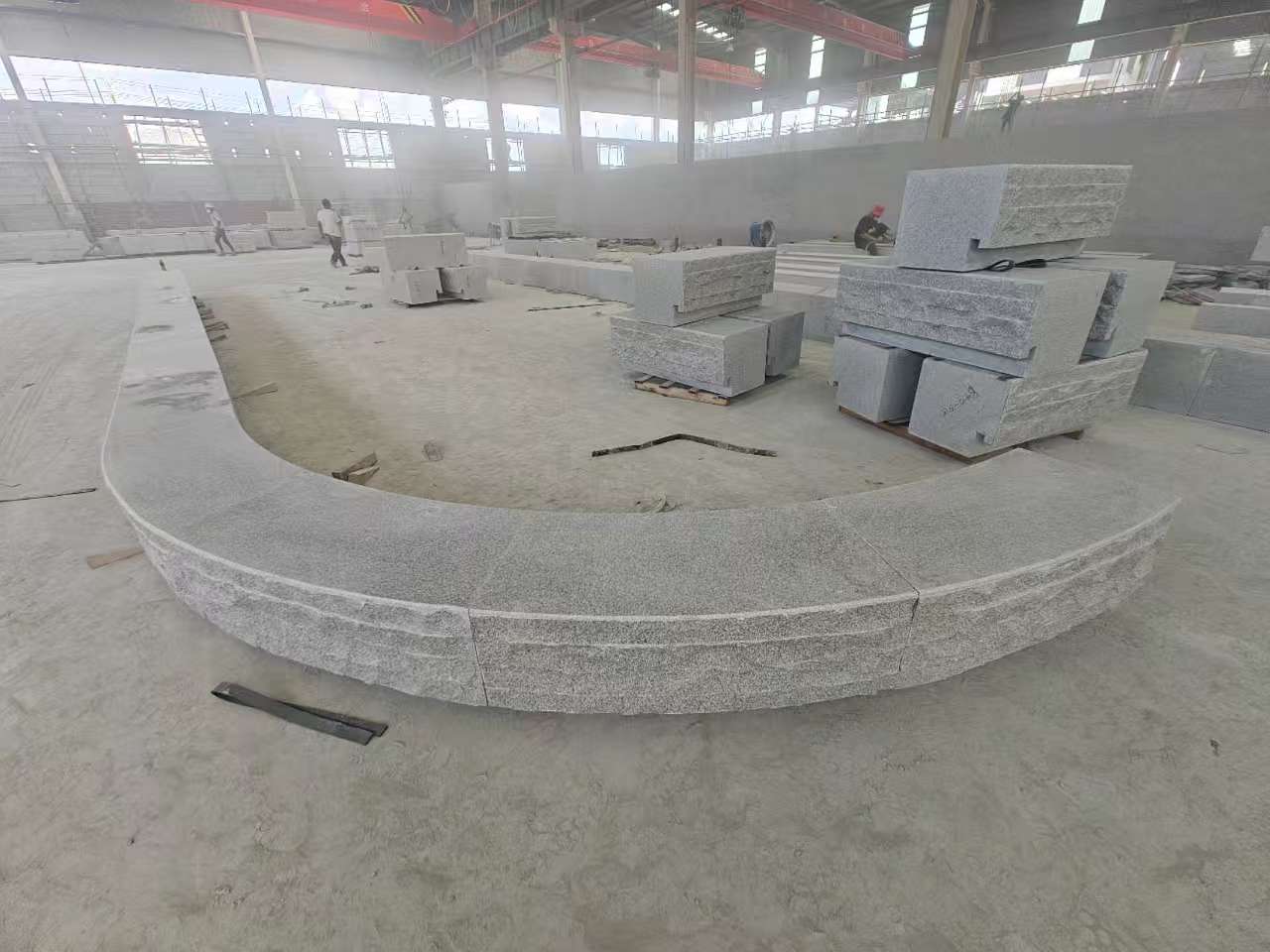 厦门 芝麻白异形坐凳，自然面光面弧形加工