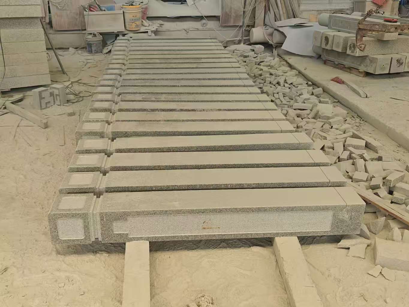 厦门 芝麻白异形加工雕刻-栏杆大柱，方柱