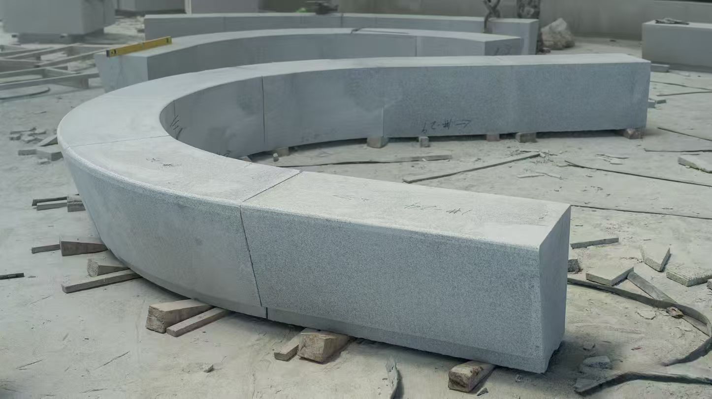 厦门 芝麻白花岗岩光面弧形坐凳